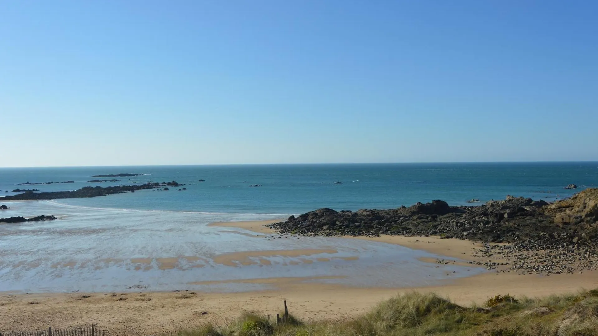 Belle Longere De Charme Au Calme, 10 - 12 Personnes, 5 Mn Des Plages Et Gr 34 Plévenon 0*,  Franciaország
